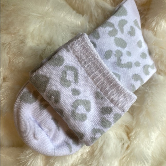 💟FUN SOCKS🌀Crew Style Soft & Neutral Animal Print Socks ✳️ - Picture 5 of 11
